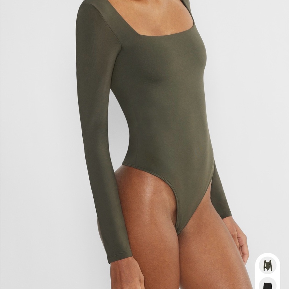 💚 Aritzia Babaton Olive Square-Neck Bodysuit | Size L | NWT - Picture 2 of 8